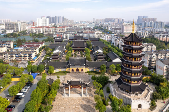 航拍泰州南山律寺寺庙宝塔