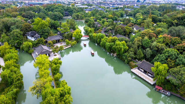 航拍扬州瘦西湖园林风景