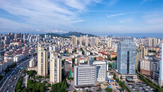 航拍青岛海岸线城市街景