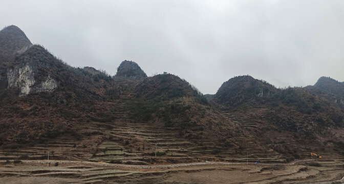 连绵群山风景