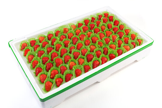 一盒新鲜水果九九草莓