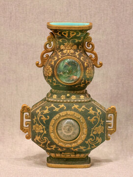 清代嵌钟表葫芦式壁瓶