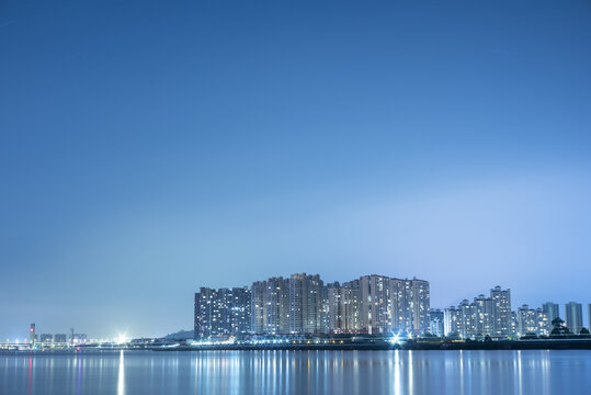 城市夜晚江景