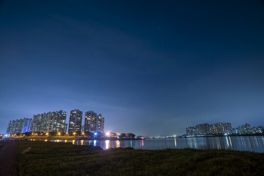 城市夜晚江景