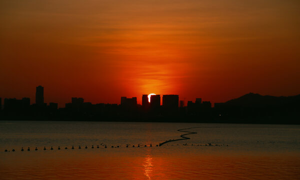 夕阳下的城市