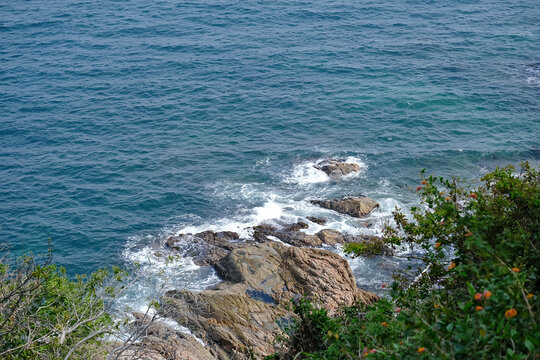 深圳大梅沙的海浪与礁石