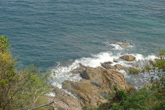 深圳大梅沙的海浪与礁石