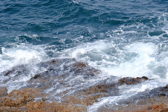 深圳大梅沙的海浪与礁石