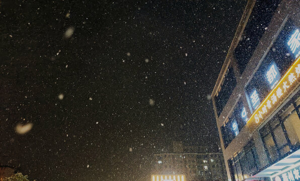 城市雪景