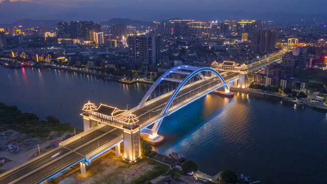 揭阳进贤门大桥蓝调夜景