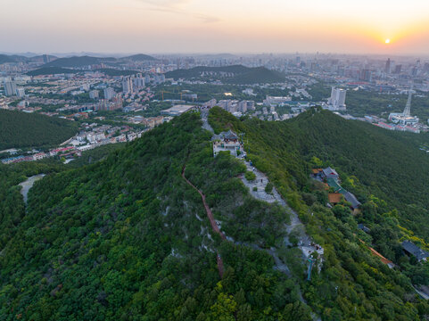 千佛山上航拍济南都市风光