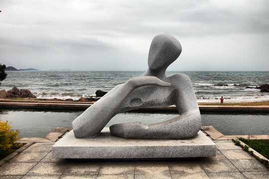 青岛海滩雕塑