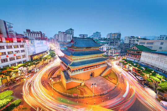 宜宾城市地标建筑大观楼夜景