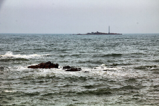 青岛石老人海滨海浪