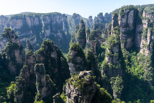 高低错落的山峰