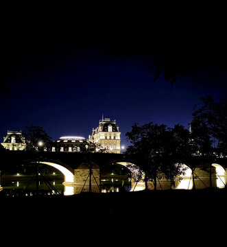 松山湖华为欧式建筑夜景