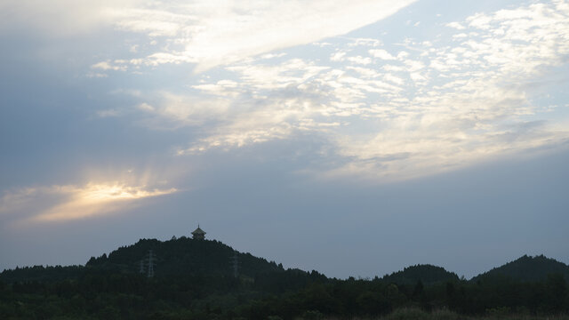 夕阳天空白云