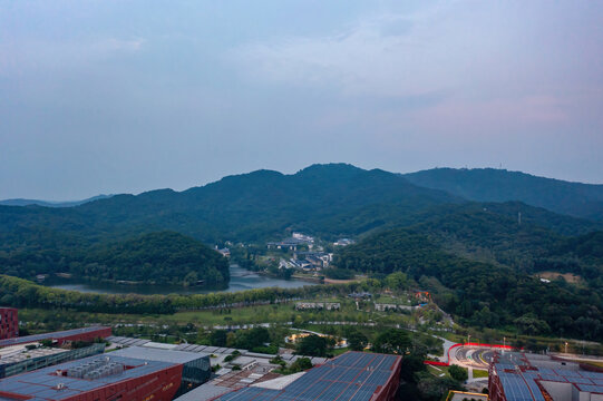 广州白云山与鸣泉居