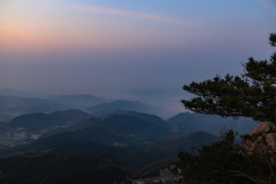 中国安徽天柱山风景区日出