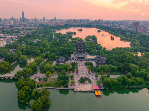 航拍济南大明湖晚霞