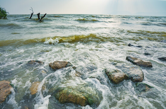 滇池海浪