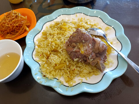 新疆羊肉抓饭