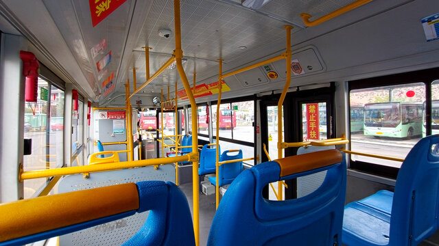 公交车车厢