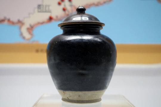 黑釉瓷盖罐