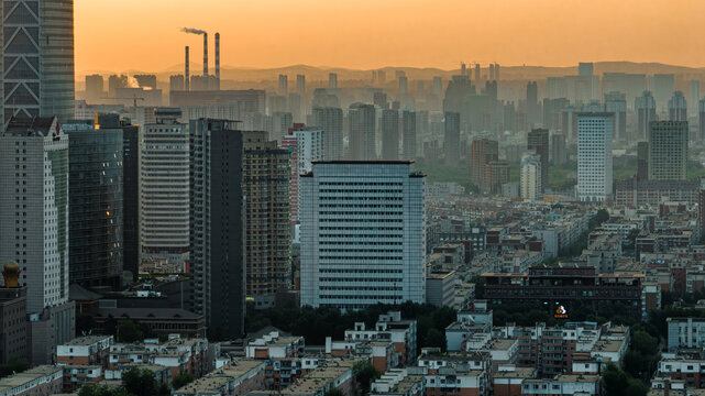夏日里的中国长春城区晨景