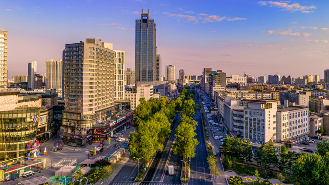 夏日里的中国长春城区晨景