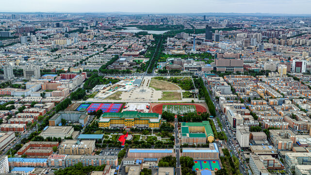 夏日里的中国长春城市景观