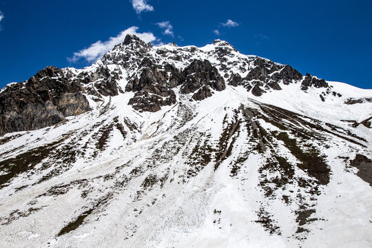 西藏林芝察隅雄珠拉垭口雪山美