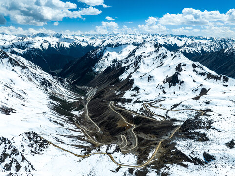 西藏察隅雄珠拉垭口雪山美景