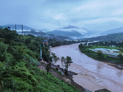 山村风光之雨后