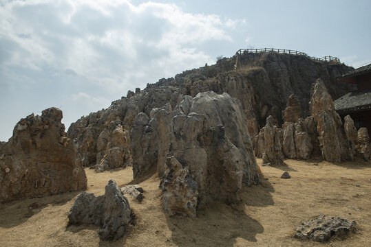 百里荒景区怪石