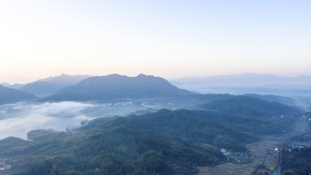 黄山奇墅湖晨雾