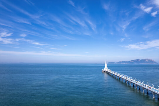 航拍青岛西海岸海岛栈桥特写