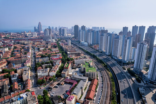 航拍青岛城市道路街景