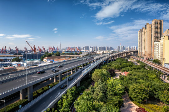 航拍青岛港口城市立交桥