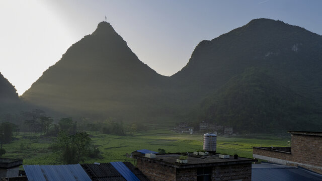 桑田山村晨景