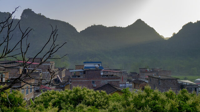 桑田山村晨景