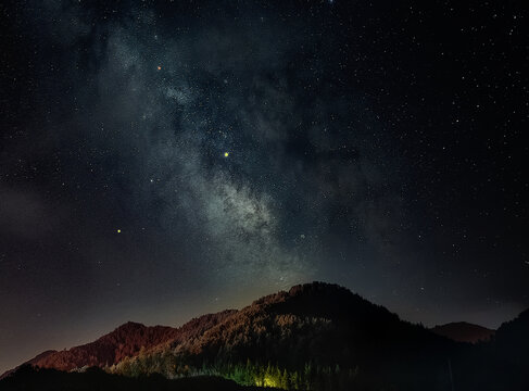 山峰星空银河