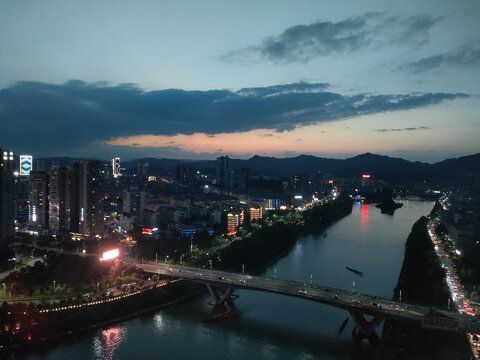 城市河流夜景