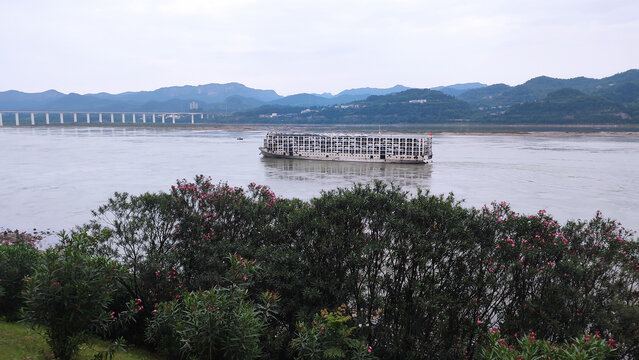长江上的滚装船