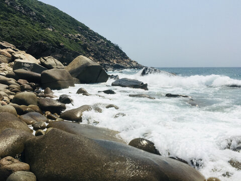 鹅卵石海滩海浪海南