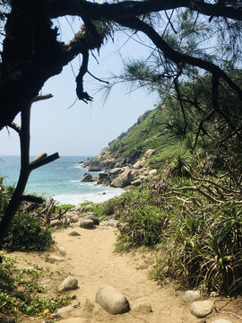 鹅卵石海滩海浪海南