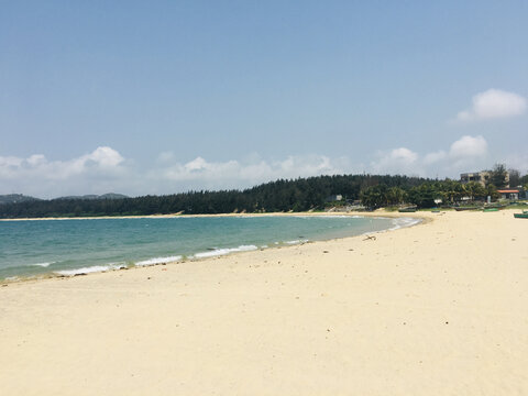 海岸线白色沙滩大海