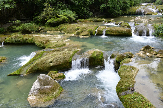 小七孔叠瀑