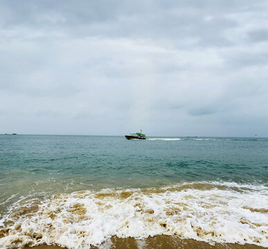 海浪与沙滩