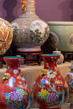 中国彩色花瓶